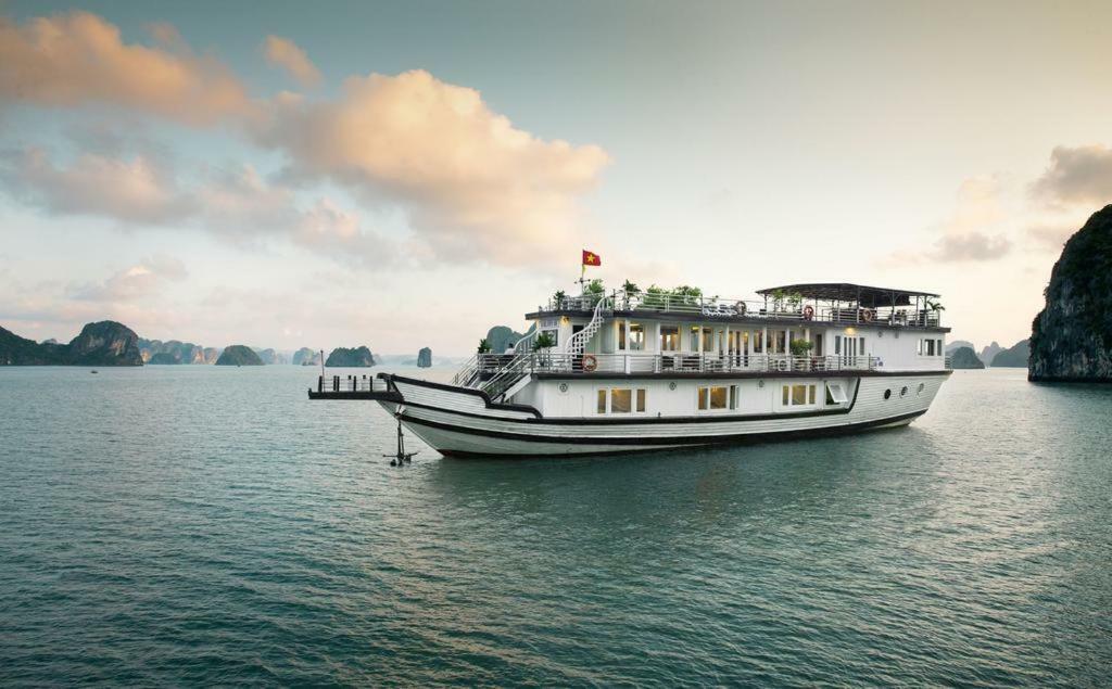 Halong Majestic Legend Cruise Hotel Ha Long Exterior foto
